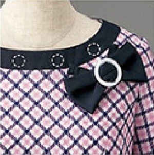 リボンはセンターとサイドに付け替え可能。