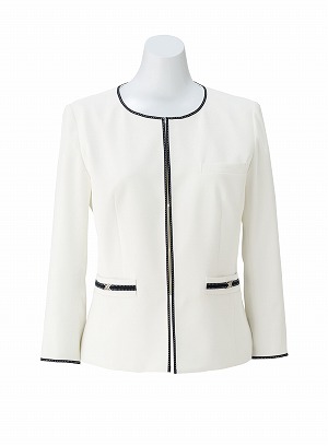 すっきりとしたデザインのジャケット。