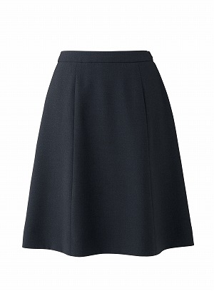 裾に向かって広がるラインが優美なフレアースカート。