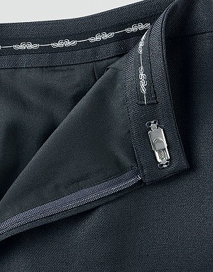 ウエストには「らくらくカン」を採用。